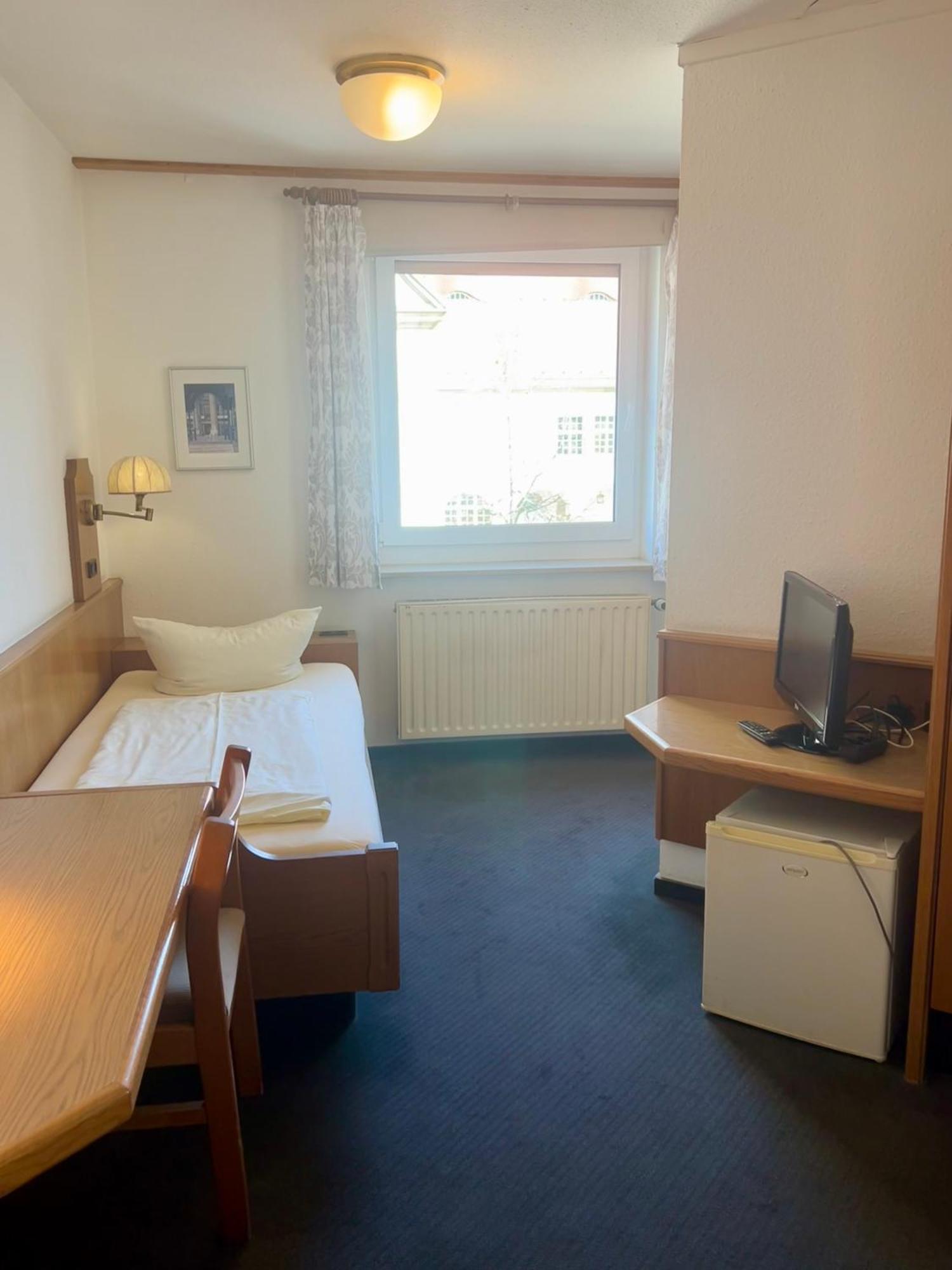 Single Room,1756532042:JPEG